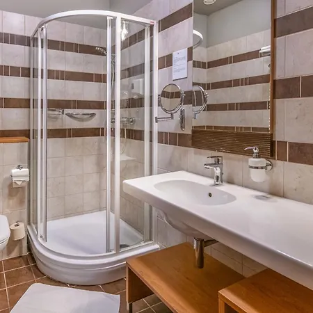 Jankovich ホテル 4*